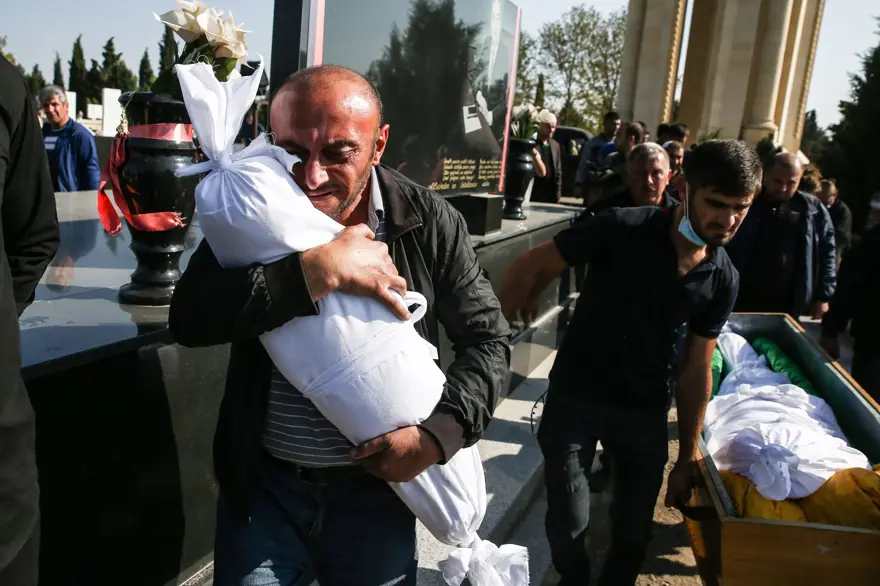 Hain saldırının küçük kurbanları: Cenazede gözyaşları sel oldu 5