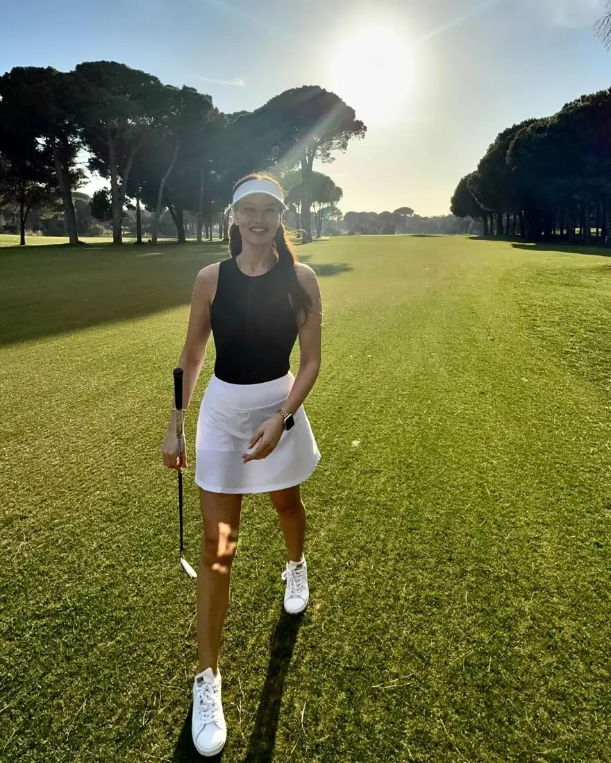 Fahriye Evcen golfteki hünerlerini sergiledi 2