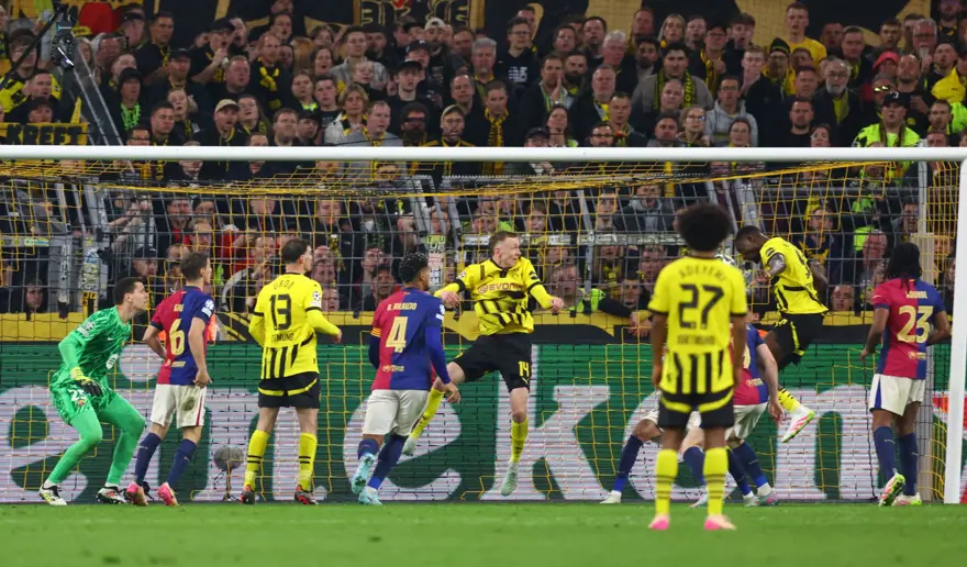 Şampiyonlar Ligi'nde tarihi gecenin kıyısından dönüldü: Barcelona'ya hat-trick yaptı | Aston Villa sürprize çok yaklaştı 6 Şampiyonlar Ligi'nde tarihi gecenin kıyısından dönüldü: Barcelona'ya hat-trick yaptı | Aston Villa sürprize çok yaklaştı 6