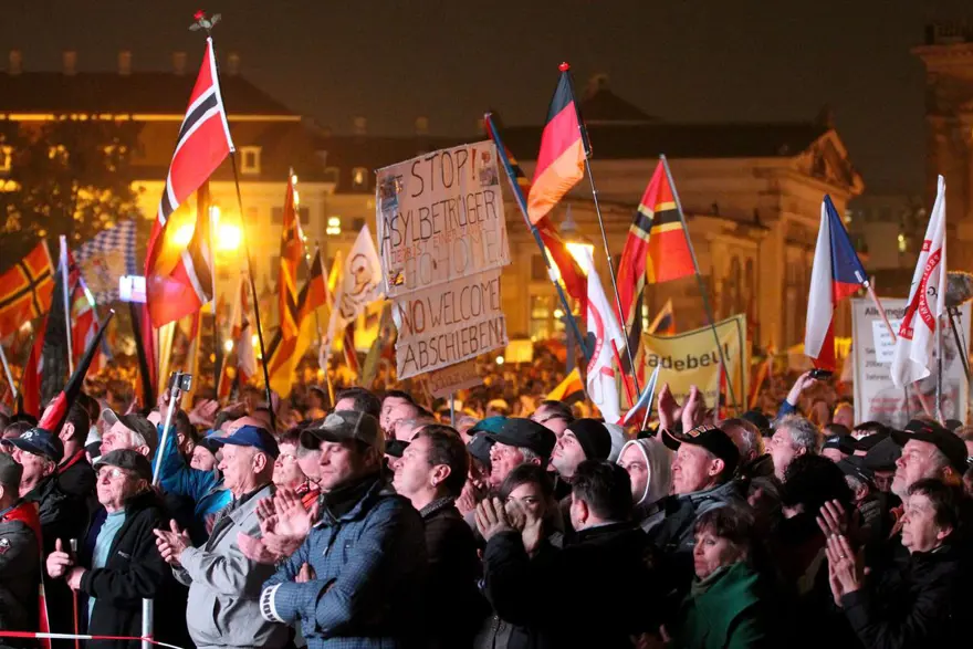 İslam karşıtı PEGIDA'dan 1. yıl gösterisi 12