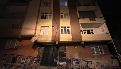 Bağcılar'da temel kazısı sırasında hasar gören bina tahliye edildi
