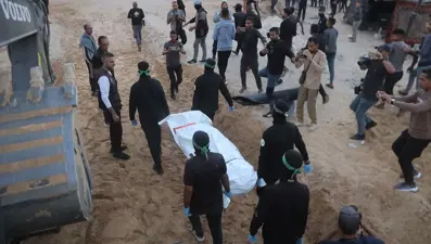 Hamas, 3 İsrailli esirin cenaze kalıntılarını teslim etti
