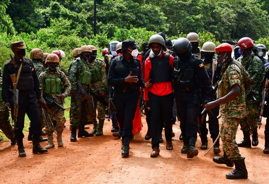Uganda, Covid-19 pandemisi ve polis şiddetinin gölgesinde seçime gidiyor: Gençlerin umudu pop yıldızı başkan adayı 8