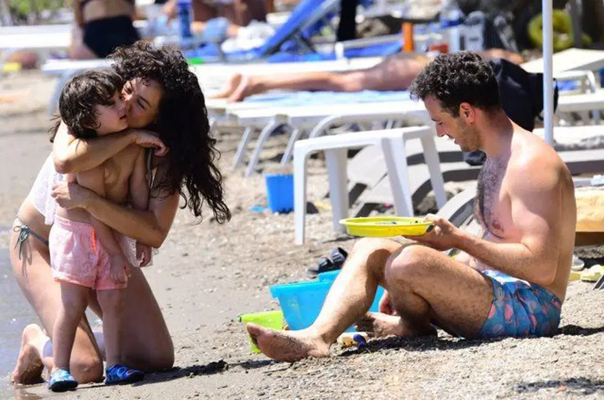 Azra Akın ile eşi Atakan Koru tatilde 2