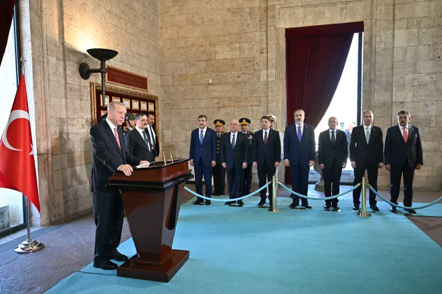 Cumhurbaşkanı Erdoğan ve YAŞ üyelerinden Anıtkabir’e ziyaret 3