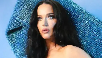 Katy Perry&#x27;den iddialı tanıtım! Fit görüntüsüne yorum yağdı