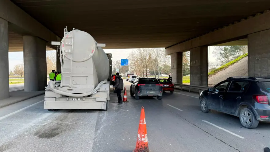 D-100'de TIR'lar çarpıştı 5