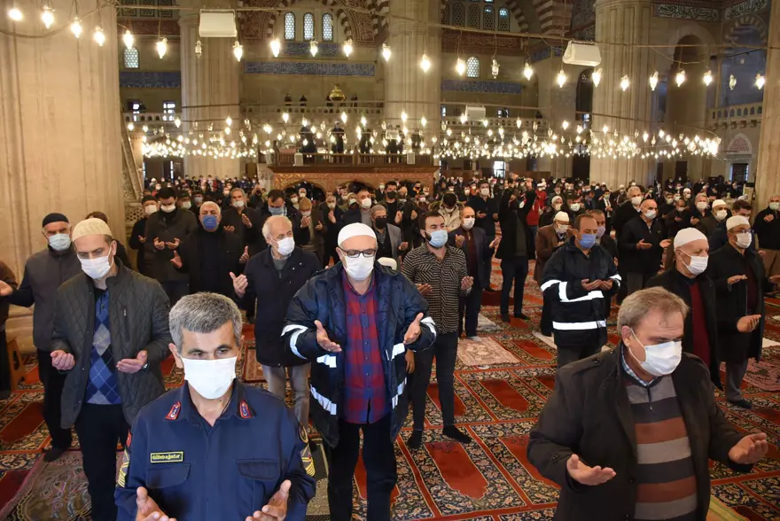 Cuma namazının ardından 'Yağmur duası' yapıldı 12