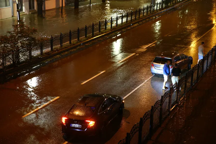 Kuvvetli sağanak birçok ilde hayatı felç etti: Sele kapılan 3 kişi hayatını kaybetti, 1 bebek kayıp 22