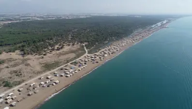 Pandemi beş yıldızlı otellere komşu 'Çardak Beach' sezonu uzattı