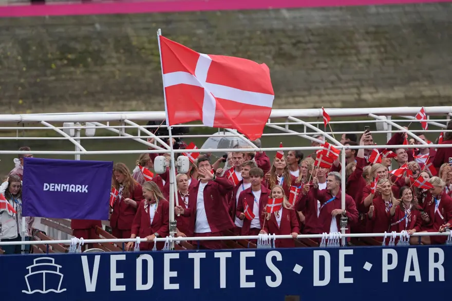 OLİMPİYAT ATEŞİNİ TEDDY RİNER VE MARİE-JOSE PEREC YAKTI 35