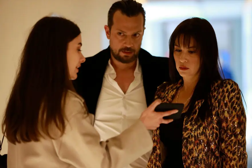 Akrep 20. bölüm fotoğrafları: Perihan'ın zorlu mücadelesi 