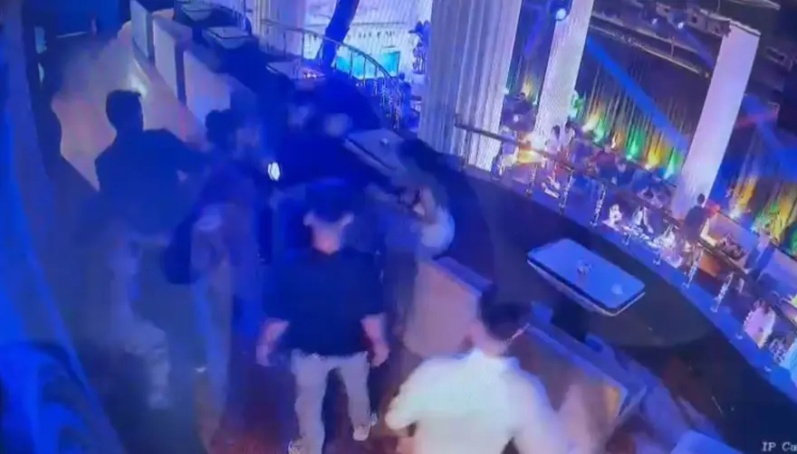 TUVALETTEN ÇIKARTIP ÖLDÜRESİYE DÖVDÜLER 3 TUVALETTEN ÇIKARTIP ÖLDÜRESİYE DÖVDÜLER 3