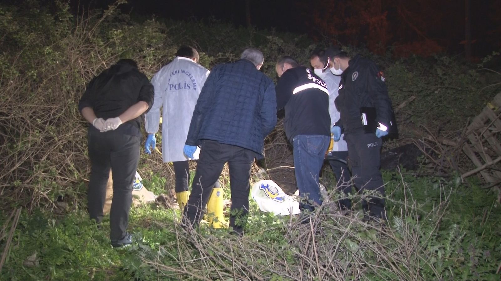 İstanbul'da boş arazide çuval içerisinde insan kemikleri bulundu
