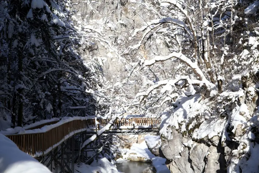Kastamonu'da bir doğa harikası Horma Kanyonu! Kar altında doyumsuz manzaralar sunuyor 16 Kastamonu'da bir doğa harikası Horma Kanyonu! Kar altında doyumsuz manzaralar sunuyor 16