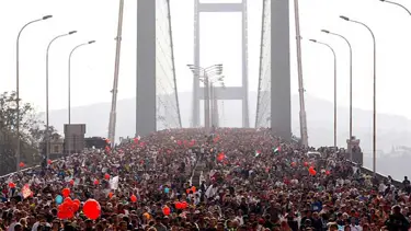 Köprü koşarak değil yürüyerek geçilecek