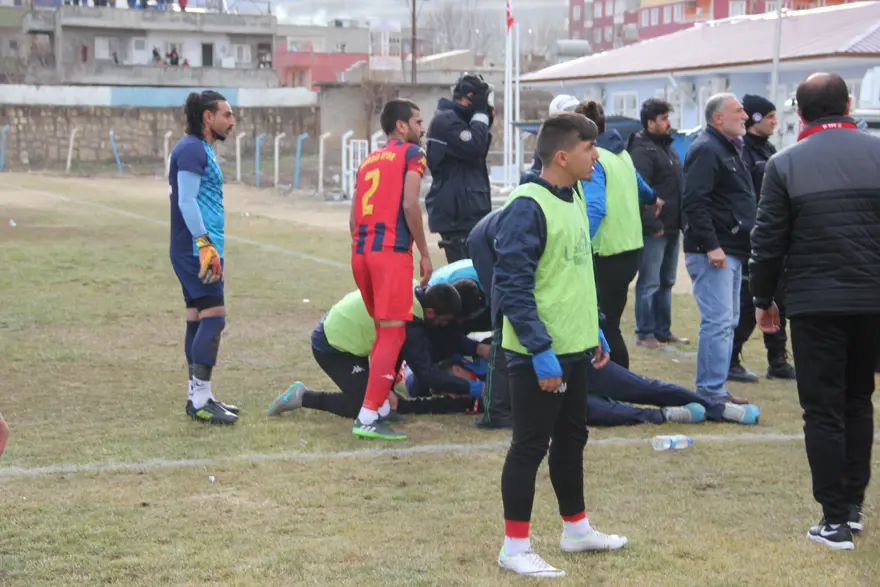 Maçta kavga çıktı: 2 kişi yaralandı 7 Maçta kavga çıktı: 2 kişi yaralandı 7