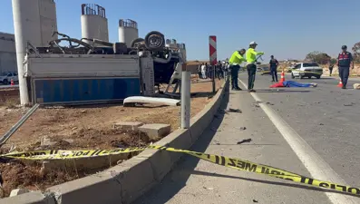 Otomobil kamyonetle çarpıştı: Ters dönen araçta 1 kişi hayatını kaybetti