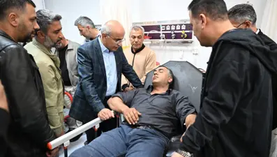 Belediye işçilerini taşıyan minibüs kaza yaptı: 4 yaralı