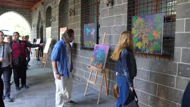 Diyarbakır'da "Mezopotamya'nın İzleri" konulu resim sergisi düzenlendi