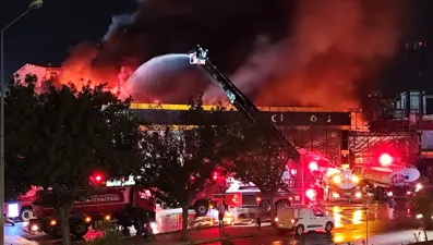 Plastik malzemelerin satıldığı iş yerinde yangın
