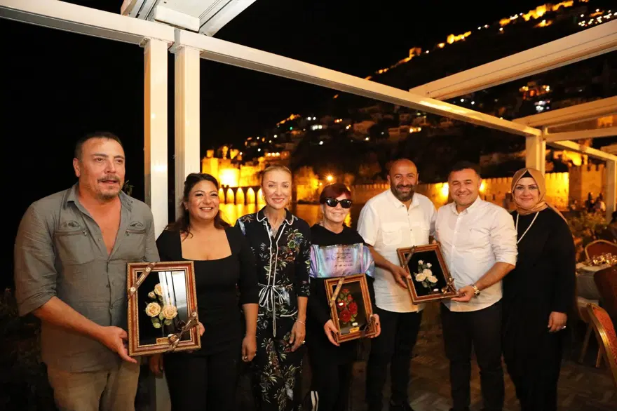 Ünlü isimlerden Alanya'ya kültürel gezi: Her Şehri Ünlüsüyle Geziyoruz 3 Ünlü isimlerden Alanya'ya kültürel gezi: Her Şehri Ünlüsüyle Geziyoruz 3