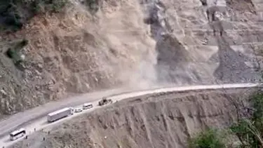 Artvin-Şavşat Karayolu heyelan nedeniyle kapandı