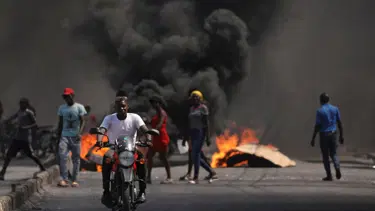 Haiti sokaklarında dehşet: Yüzlerce mahkum hapishaneden kaçtı