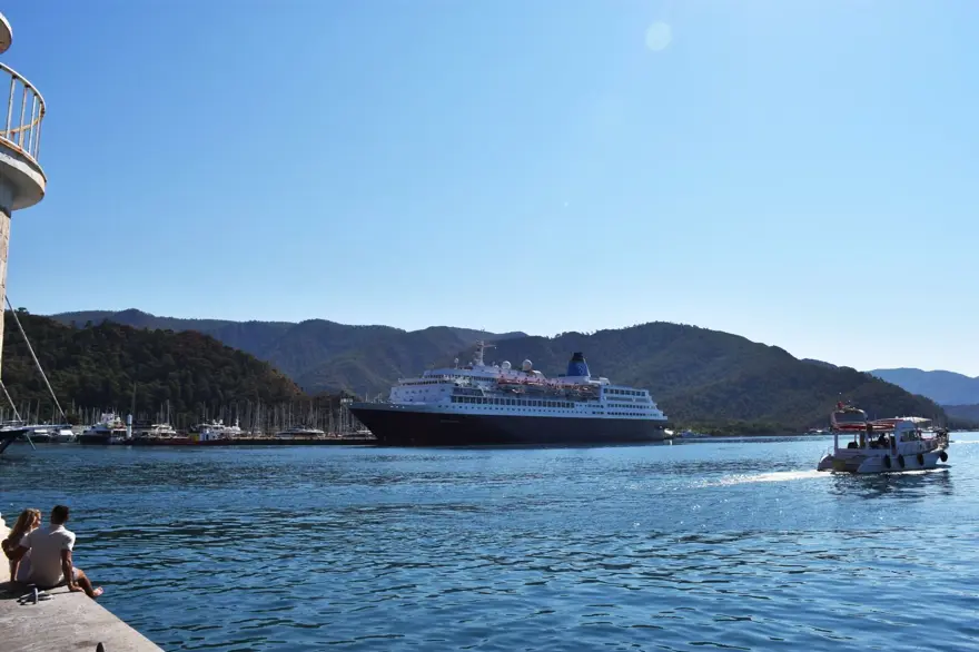 21 ay sonra sezonun ilk kruvaziyer gemisi: 'Blue Sapphire' Marmaris'te 11
