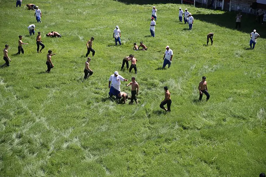 664. Kırkpınar Yağlı Güreşleri (Başpehlivanlık güreşleri) ne zaman, saat kaçta, hangi kanalda? 1