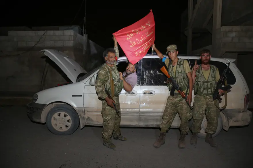 ÖSO mensupları Cerablus merkezine girdi 10