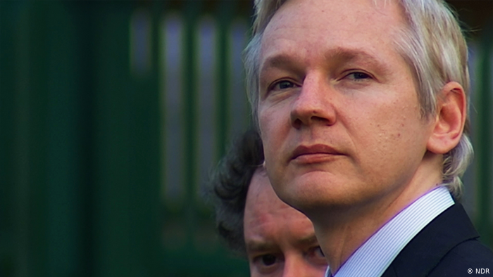 Assange'ın ABD'ye iade davası, Covid-19 nedeniyle ertelendi