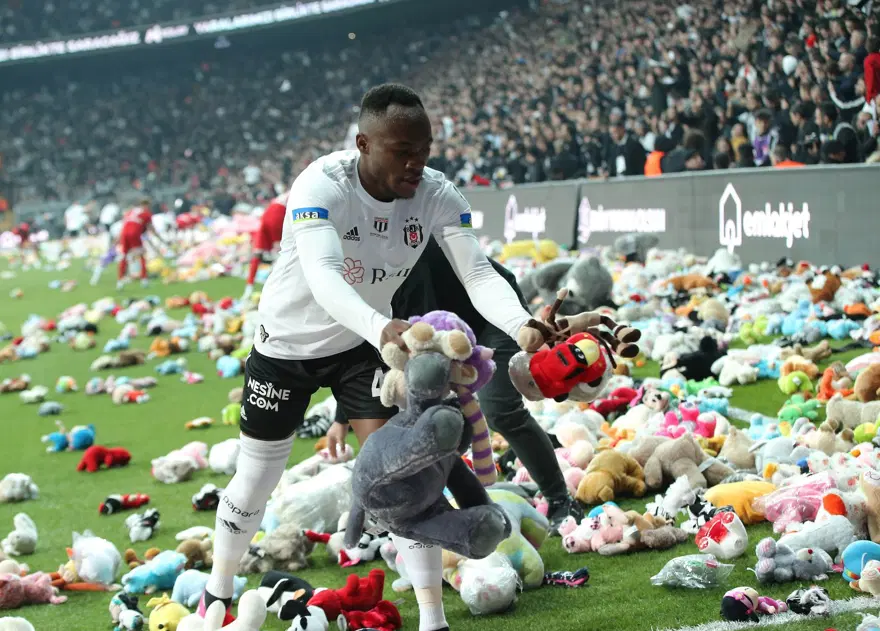 "Bu oyuncak sana arkadaşım" kampanyası dünya basınında 3 "Bu oyuncak sana arkadaşım" kampanyası dünya basınında 3