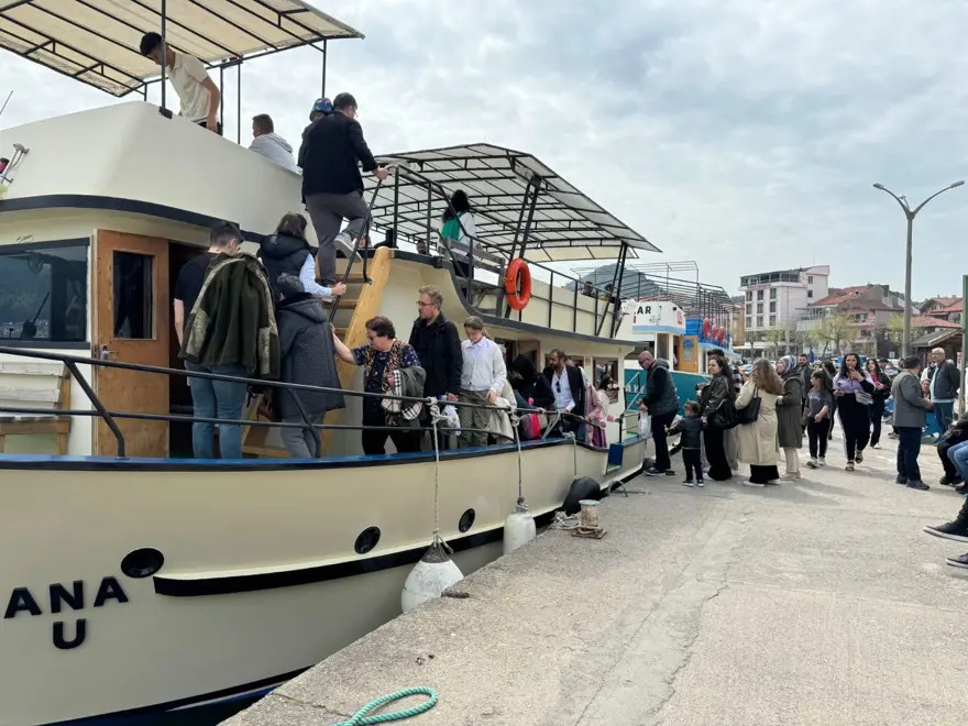 1 günde 20 bin araç gelince ilçeye girişler kapatıldı! 9