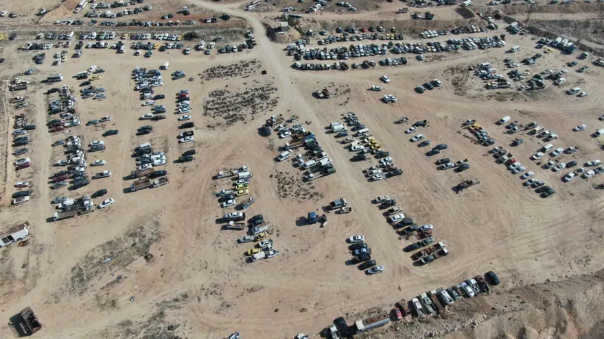 SURİYELİLER MALLARINA KAVUŞUYOR 1 SURİYELİLER MALLARINA KAVUŞUYOR 1