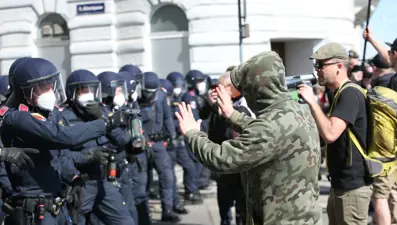 Viyana'da karantina karşıtı gösteri