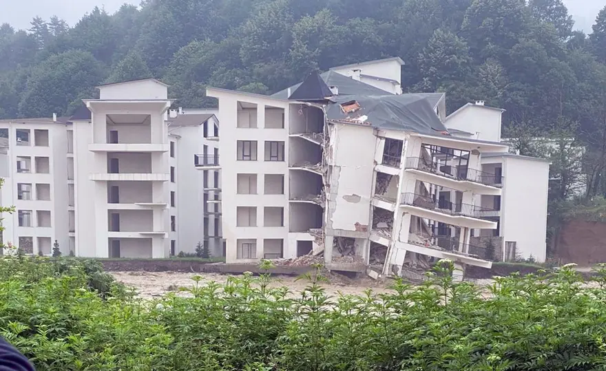 OTEL İNŞAATI ÇÖKTÜ 18