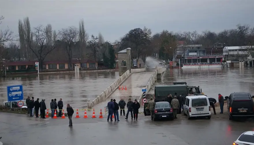 İşe kepçeyle gidiyorlar 7