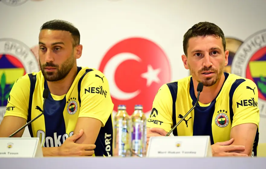 Fenerbahçe'de 5'i yeni transfer, 7 futbolcu için imza töreni düzenlendi 13 Fenerbahçe'de 5'i yeni transfer, 7 futbolcu için imza töreni düzenlendi 13