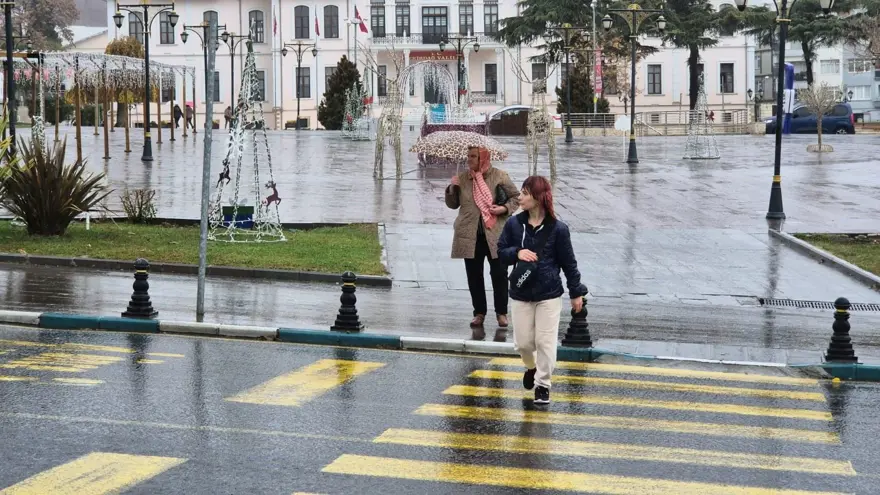 Sağanak aniden bastırdı: Meteoroloji'den uyarı geldi 