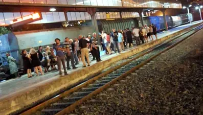 Raylardan geçmek isterken trenin çarpmasıyla öldü