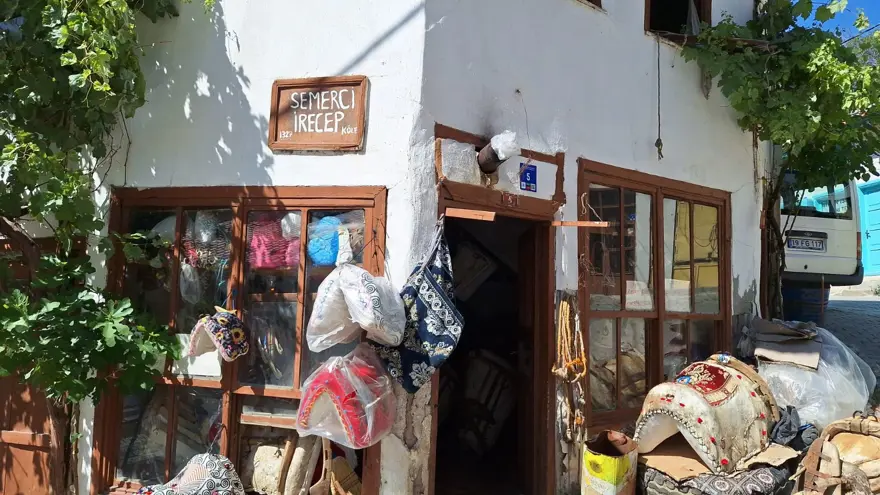 Teknolojiye meydan okuyor: Zamana yenik düşen baba mesleğini yaşatıyor 3