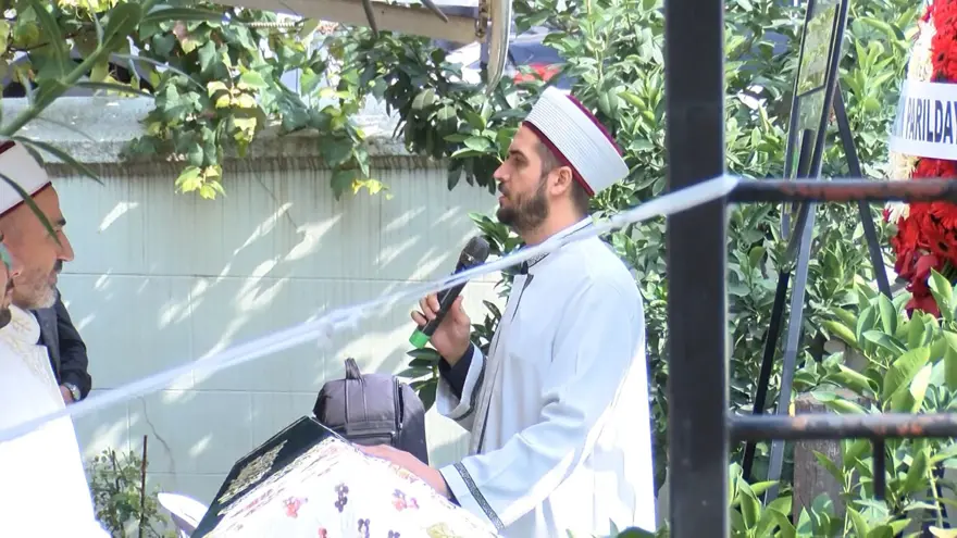 Eski sevgilisi tarafından katledilen Aysel Karakoç son yolculuğuna uğurlandı 4