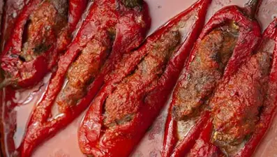 Fırında köz biberli köfte tarifi ve gerekli malzemeler