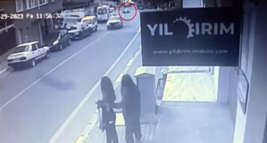 Seyir halindeki motosiklete parke taşı attılar (20 metresonra düşüp yaşamını yitirdi) 3