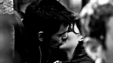 Öpüşmek kısırlık yapabilir! (Herpes bulaşmasına dikkat)