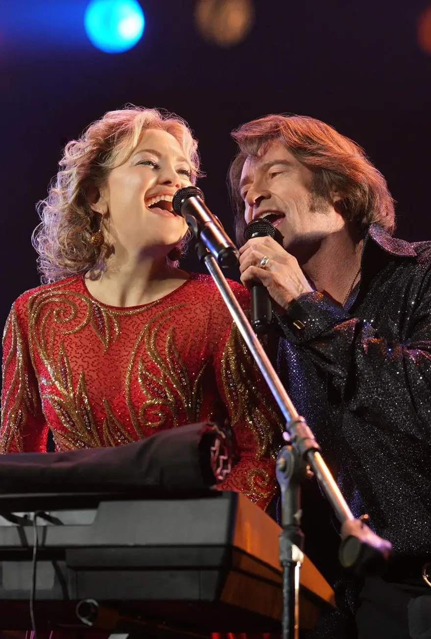 Hugh Jackman kural bozdu: Sevgilisiyle ilk kez kırmızı halıda 6 Hugh Jackman kural bozdu: Sevgilisiyle ilk kez kırmızı halıda 6