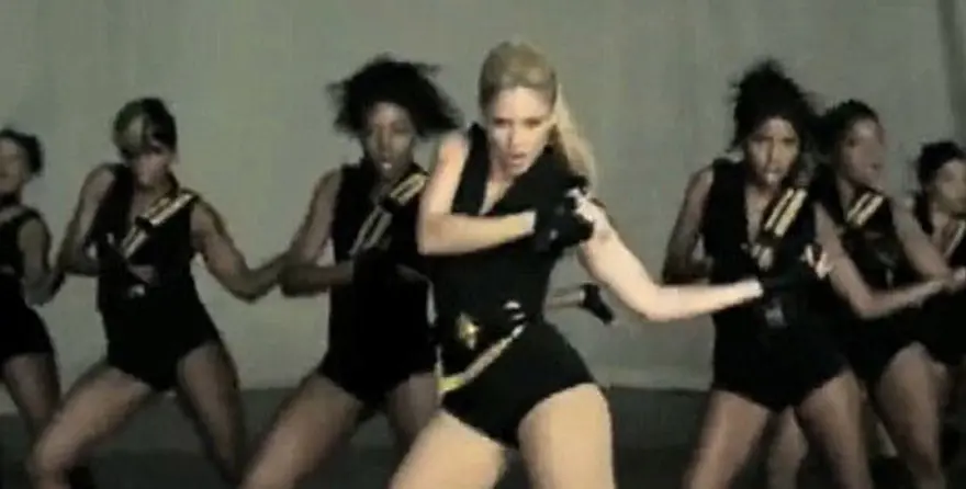 Shakira yine çamur içinde 4 Shakira yine çamur içinde 4