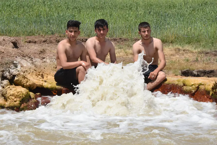 Karlı dağ başında 'termal jakuzi' 1