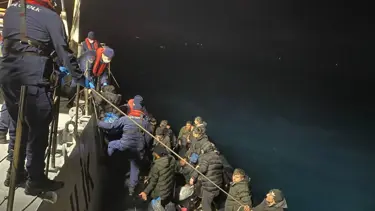 Ayvalık açıklarında 110 düzensiz göçmen yakalandı